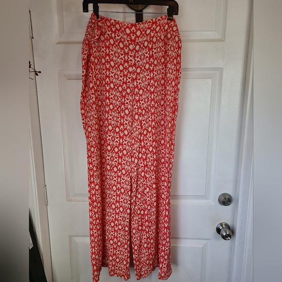(1213) No Boundaries Woman's Pants, Size: XL (15-17) Color: Red/White - Picture 11 of 13